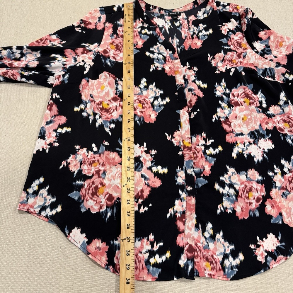 Torrid Watercolor Floral Print Long Sleeve Button Down Blouse | Women's‎ Plus 3X - Picture 7 of 8